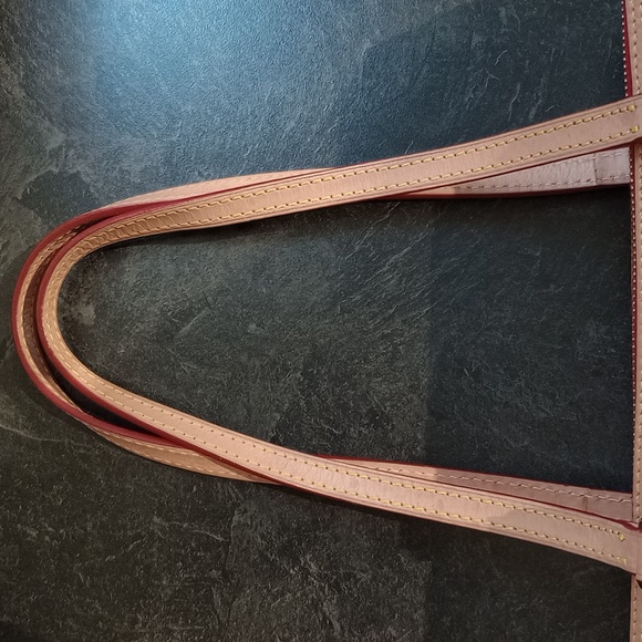 Dooney & Bourke Barrel Bag - Picture 4 of 11